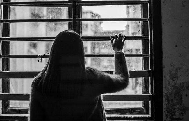 Все больше людей жалуются на депрессию после COVID-19: кто наиболее уязвим