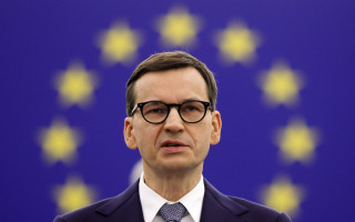 Премьер-министр Польши обвинил ЕС в шантаже на фоне эскалации спора по поводу верховенства закона