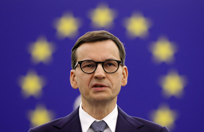 Премьер-министр Польши обвинил ЕС в шантаже на фоне эскалации спора по поводу верховенства закона