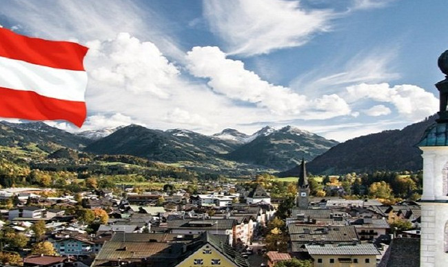 В Австрии ввели новые правила для работников: обязательная вакцинация, тест или выздоровление