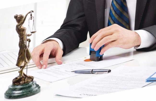 Для помічників нотаріусів пропонують скасувати стаж роботи у галузі права