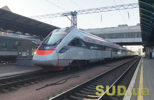 Украинцев начали массово не пускать в поезда: что происходит