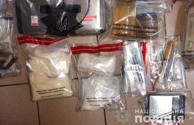 У Києві у наркодилера вилучили товар майже на 3 млн грн: ховав у пакетиках із кавою