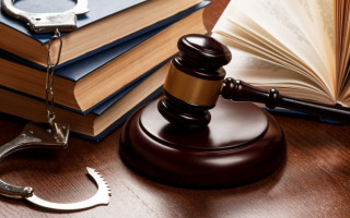 Неправильне застосування закону при перекваліфікації дій особи на умисне вбивство, вчинене в стані сильного душевного хвилювання: постанова ККС ВС
