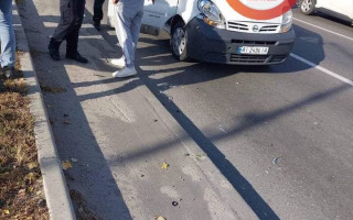 В Киеве микроавтобус сбил полицейского, оформлявшего ДТП