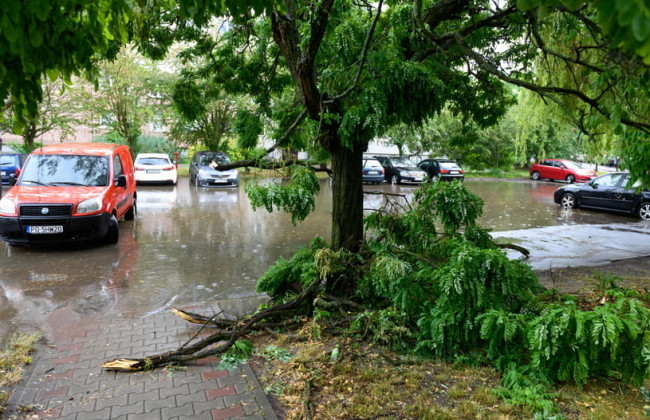 Польшу накрыли ураганы: есть жертвы, среди них – украинец