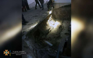 Под Днепром железобетонная плита убила подростка: подробности трагедии