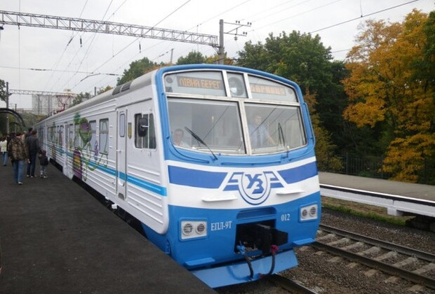 Трагедия в Киеве: поезд городской электрички сбил подростка