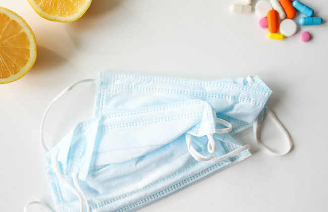 Могут ли вакцинированные быть переносчиками коронавируса: ответ врача