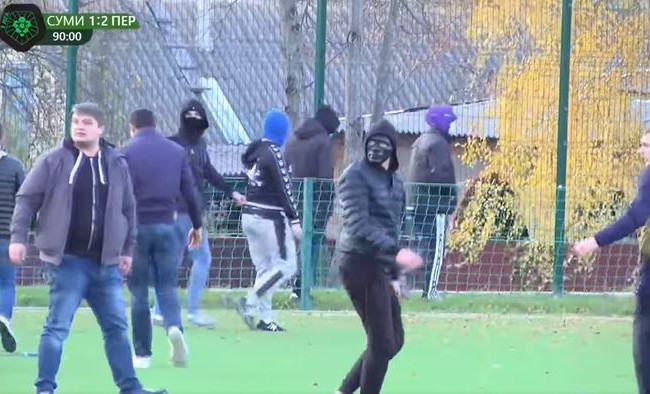 На матче Второй лиги произошла массовая драка с участием фанатов