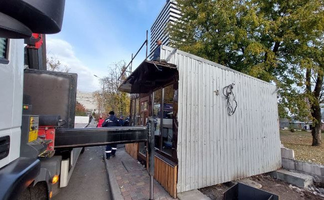 Масова «зачистка» МАФів: у столичному районі демонтували тимчасові споруди