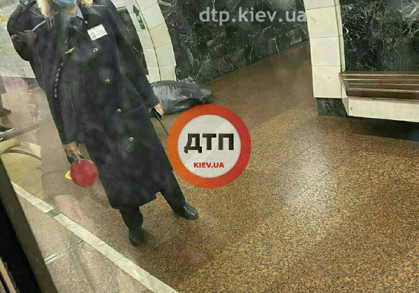 В киевском метро умерла женщина: подробности трагедии