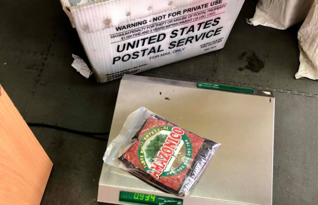 Наркотики під виглядом фарби: в посилці виявили майже кілограм психотропів