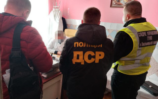 5000 гривен за фальшивий COVID-сертифікат: викрито схему на Хмельниччині