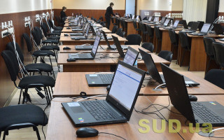 Заощаджено 24,7 млн грн: Мінцифри перевірило договори на закупівлю ноутбуків для вчителів