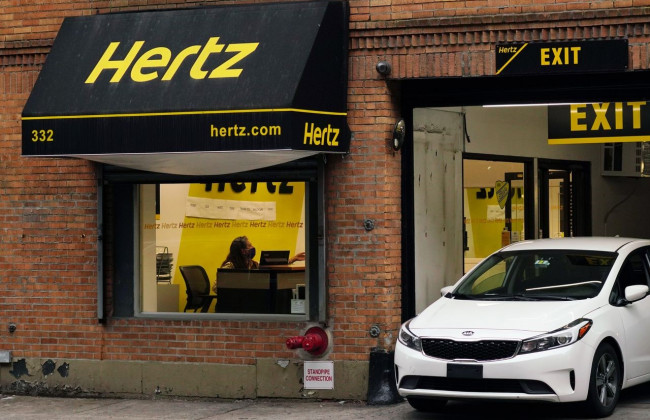 Tesla превзошла оценку капитализации в $1 триллион, став первым автопроизводителем, достигшим такой стоимости