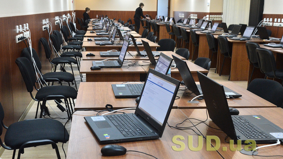 Заощаджено 24,7 млн грн: Мінцифри перевірило договори на закупівлю ноутбуків для вчителів