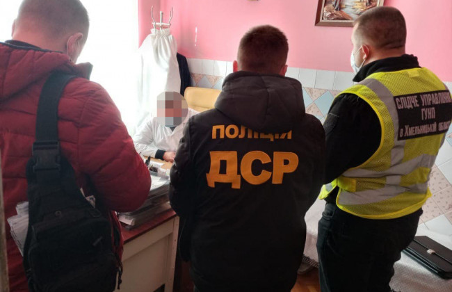 5000 гривен за фальшивий COVID-сертифікат: викрито схему на Хмельниччині