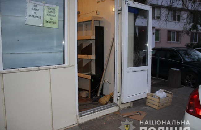 В Одессе продавец магазина ударил прохожего молотком по голове