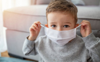 Стало известно, нужно ли детям носить маски