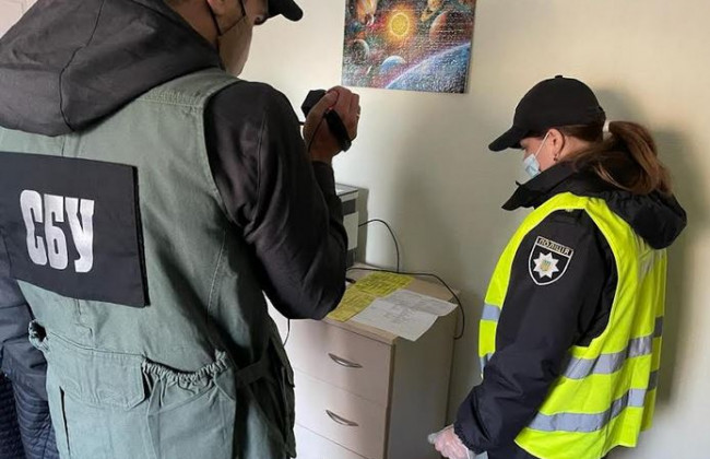 Організували схему продажу підроблених міжнародних свідоцтв про вакцинацію: на Сумщині припинено діяльність зловмисників