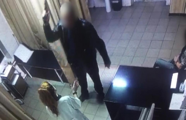 Погрожував розправою: під Києвом нетверезий чоловік напав на медсестру