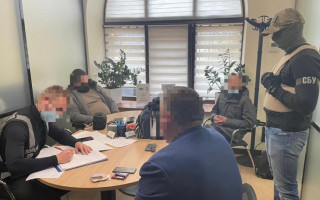 $1 млн за незаконно отриману землю в Києві: зловмисників взято «на гарячому»