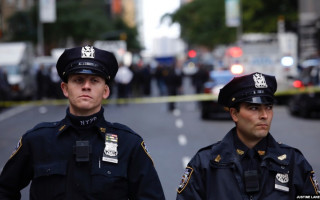 Вакцинация и никаких тестов – новые правила для муниципальных служащих Нью-Йорка