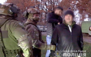 250 євро за COVID-сертифікат: на Вінниччині підприємець із медиками розповсюджували підроблені документи