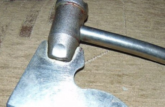 Ударил топором по голове: в Киеве мужчина убил брата