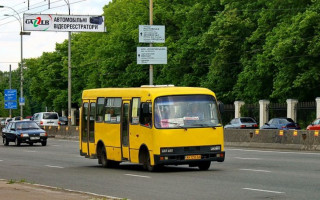 В Киеве маршрутчик грубо нарушил ПДД: есть видео