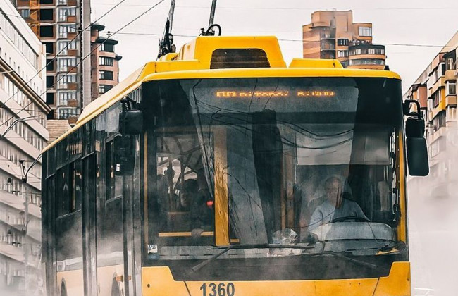 В Киеве остановился транспорт из-за аварий: какие маршруты «стоят»