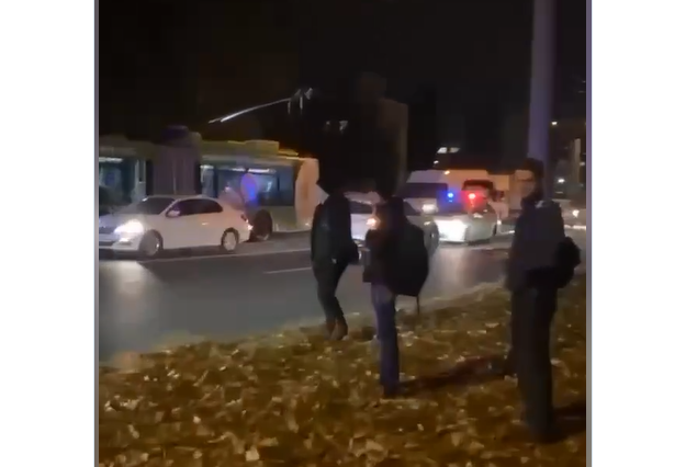 В Харькове очередное ДТП на Infiniti: тело девушки отбросило под колеса встречного авто