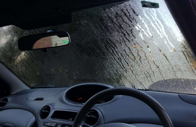 Названы детали, которые обязательно нужно проверить, если потеют стекла в автомобиле