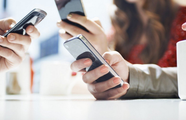 Сколько живет коронавирус на экране смартфона