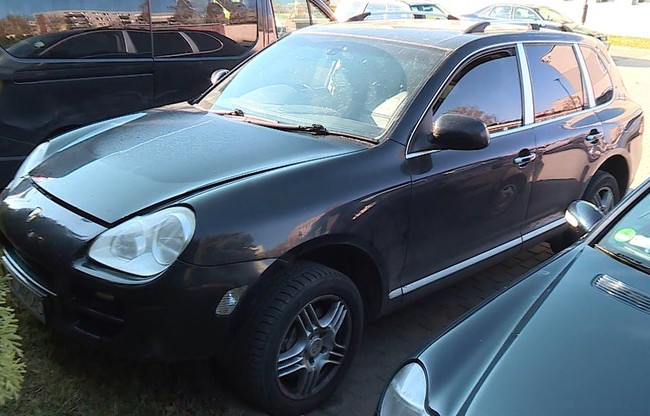 В Польше задержан украинец, перевозивший в Porsche 11 нелегалов из Ирака