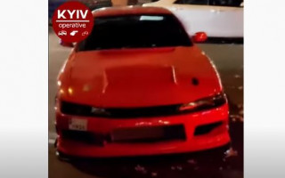 В Киеве автохам бросил машину на дороге и заблокировал движение
