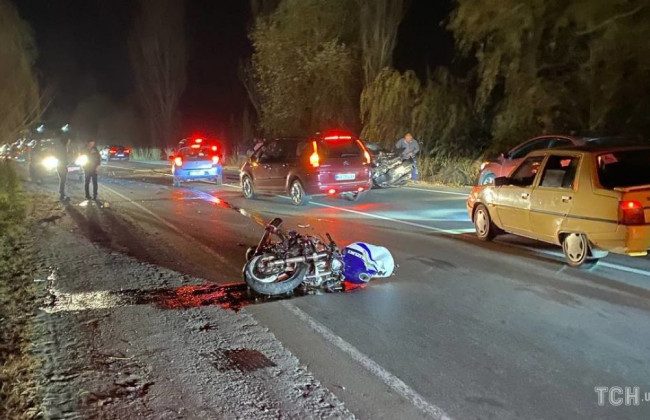 Лобовое столкновение под Киевом: погиб 18-летний мотоциклист