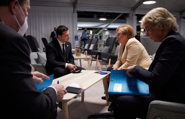 Зеленский встретился с Меркель в Глазго: говорили об урегулировании конфликта на Донбассе