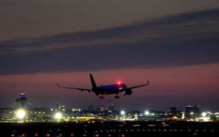 Вакцинированный мужчина умер от коронавируса во время полета из Стамбула в Гамбург