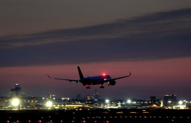 Вакцинированный мужчина умер от коронавируса во время полета из Стамбула в Гамбург