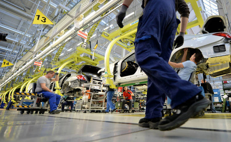 Прогноз: автомобильные заводы полностью встанут в 2022 году