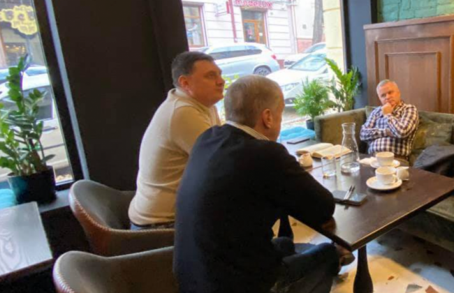 У ресторанах Чернівців «впіймали» чиновників без COVID-сертифікатів: фото