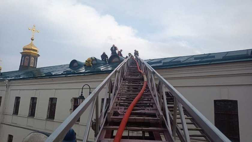 На территории Киево-Печерской лавры вспыхнул пожар: подробности