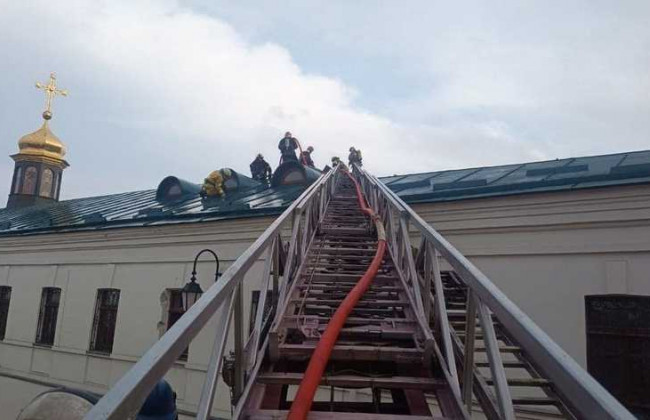 На территории Киево-Печерской лавры вспыхнул пожар: подробности