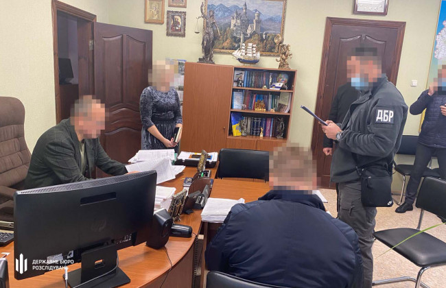 ДБР: суддю та працівників Лисичанського міського суду викрито на махінаціях із ухваленням судових рішень