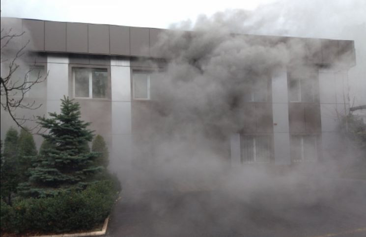 В Кривом Роге вспыхнуло здание прокуратуры, фото