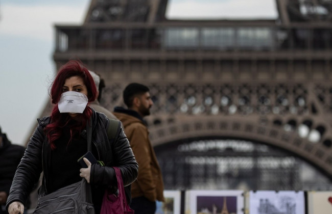 Парламент Франции разрешил продлить действие COVID-паспортов