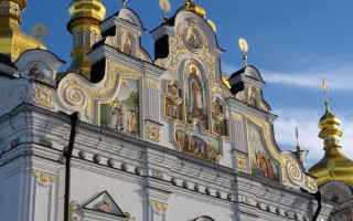 В Киеве монахи Лавры напали на журналиста
