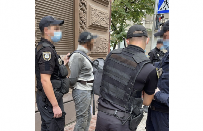 У Києві судитимуть чоловіка, який намагався підпалити приміщення Офісу омбудсмена та ККС ВС